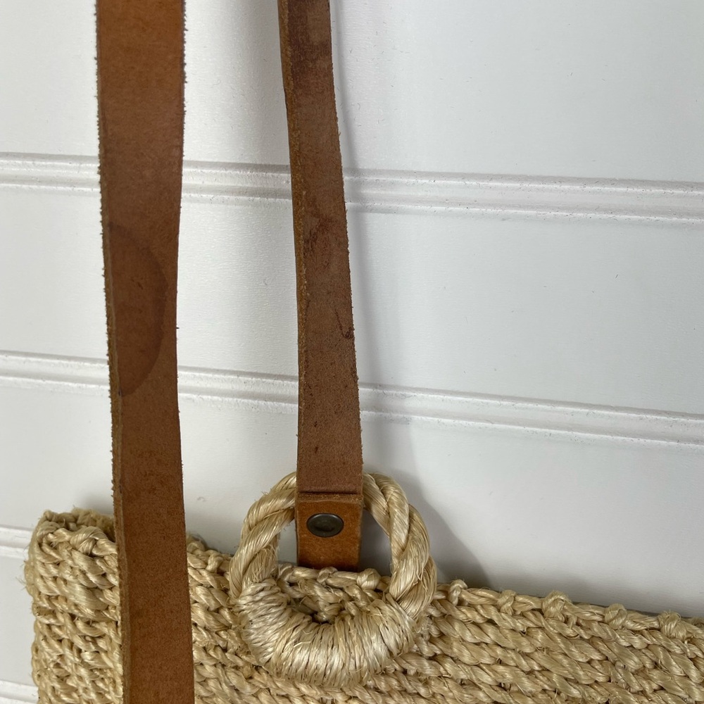 Espirt Vintage Tan Woven Straw Backpack Purse GUC - Picture 4 of 9